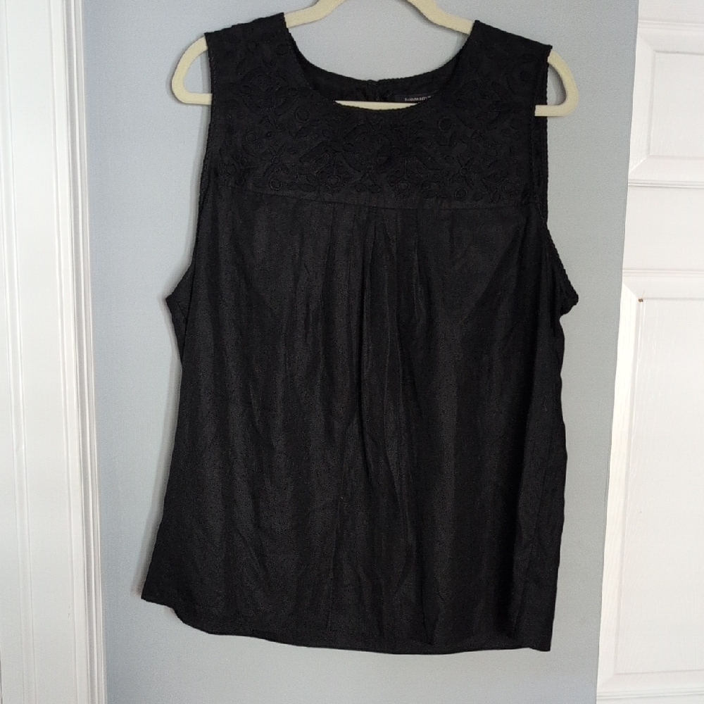 Banana Republic Black Sleeveless Embroidered Yoke Camisole